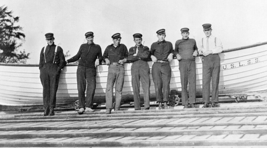 Photograph of the U.S. Life-Saving Service crew at Neah Bay, Washington Territory.