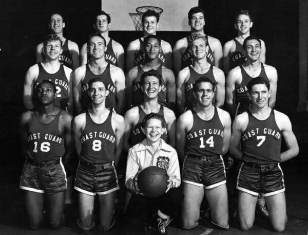 Photo: Team photo with Emlen Tunnell in second row from back in the middle.