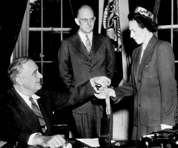 Photo: President Franklin Roosevelt presents Douglas Munro’s Medal of Honor to Edith Munro and her husband James at the White House.