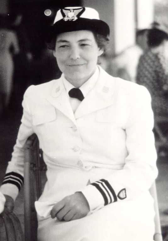 Photo of Lt. Cmdr. Dorothy Stratton in white dress uniform.