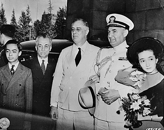 Photograph: President Manuel Quezon (second from left) and President Franklin Roosevelt.