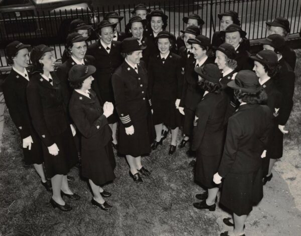 Photo of Dorothy Stratton with members of the Coast Guard Women’s Reserve.