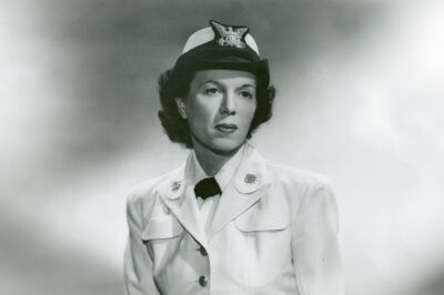 An official service photograph of Lt. Edith Munro in dress whites.