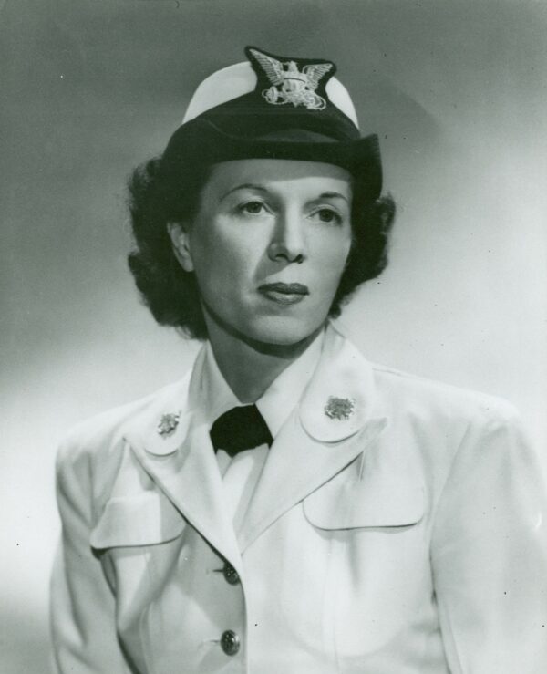 An official service photograph of Lt. Edith Munro in dress whites.