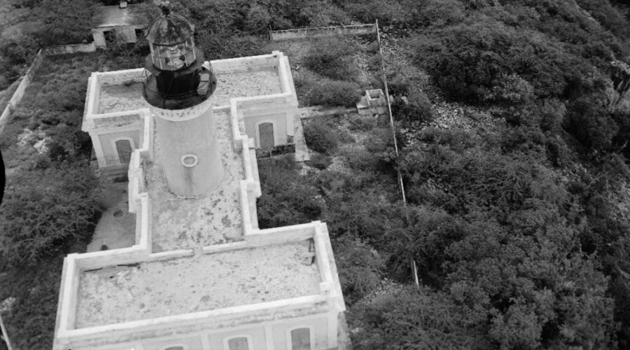 Photo: Aerial view of Caja de Muerto Light