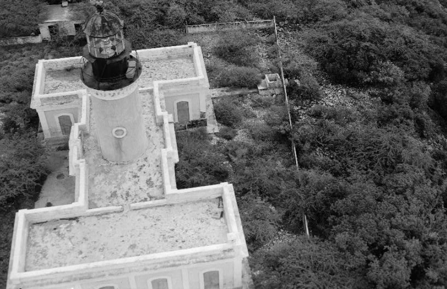 Photo: Aerial view of Caja de Muerto Light