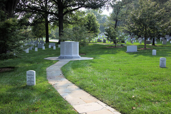 Photo: Serpens Memorial