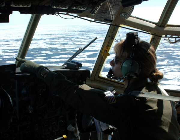 Photo: Pilot points out icebergs from the air.